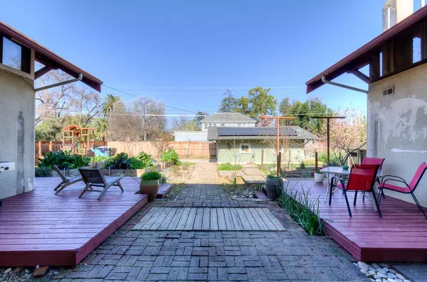 $585,000 | 707 East Floradora Avenue, Fresno, CA 93728