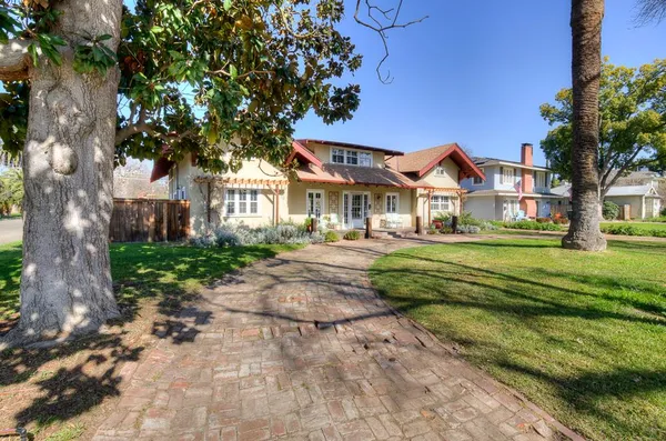$585,000 | 707 East Floradora Avenue, Fresno, CA 93728
