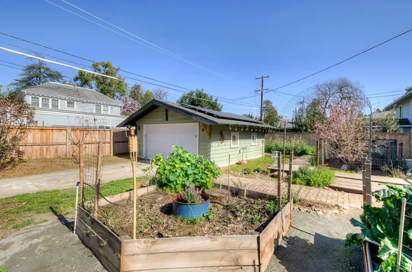 $585,000 | 707 East Floradora Avenue, Fresno, CA 93728