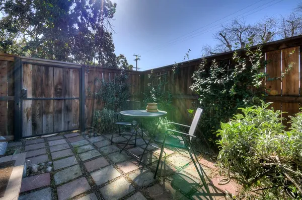 $585,000 | 707 East Floradora Avenue, Fresno, CA 93728