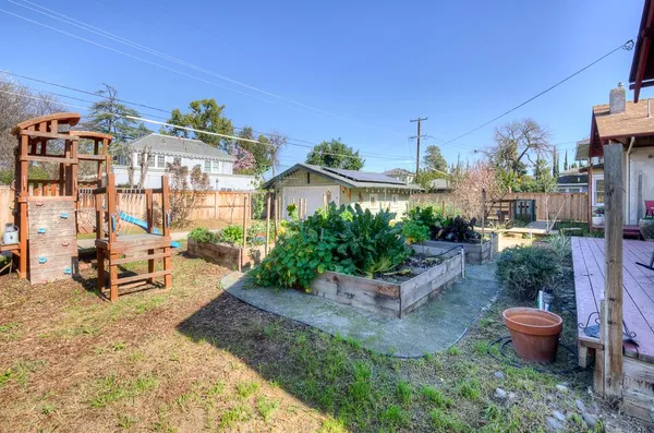 $585,000 | 707 East Floradora Avenue, Fresno, CA 93728