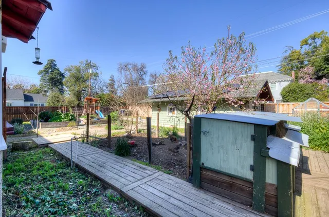 $625,000 | 707 East Floradora Avenue, Fresno, CA 93728