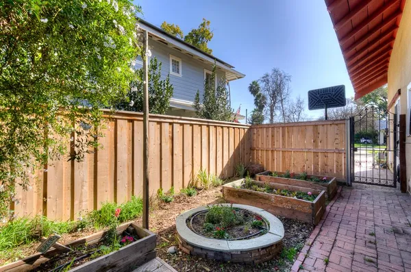 $585,000 | 707 East Floradora Avenue, Fresno, CA 93728