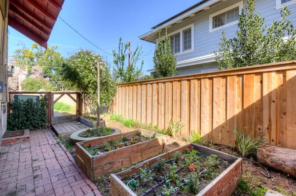 $585,000 | 707 East Floradora Avenue, Fresno, CA 93728