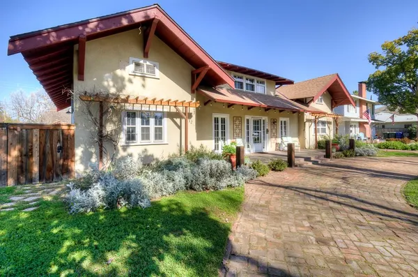 $585,000 | 707 East Floradora Avenue, Fresno, CA 93728