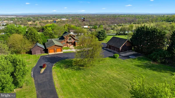 $779,500 | 2 Digit Lane, Bunker Hill, WV 25413