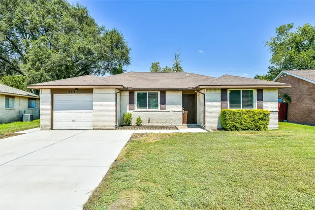 $2,000 | 515 Bellmar Lane, Friendswood, TX 77546