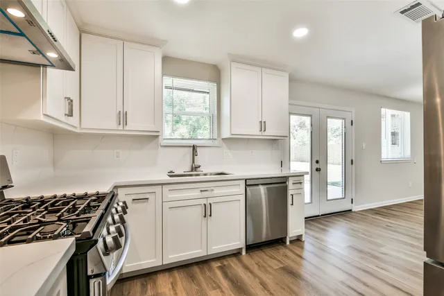 $2,000 | 515 Bellmar Lane, Friendswood, TX 77546