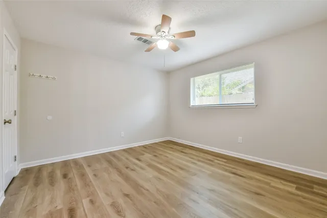 $2,000 | 515 Bellmar Lane, Friendswood, TX 77546