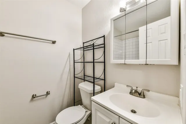 $2,000 | 515 Bellmar Lane, Friendswood, TX 77546