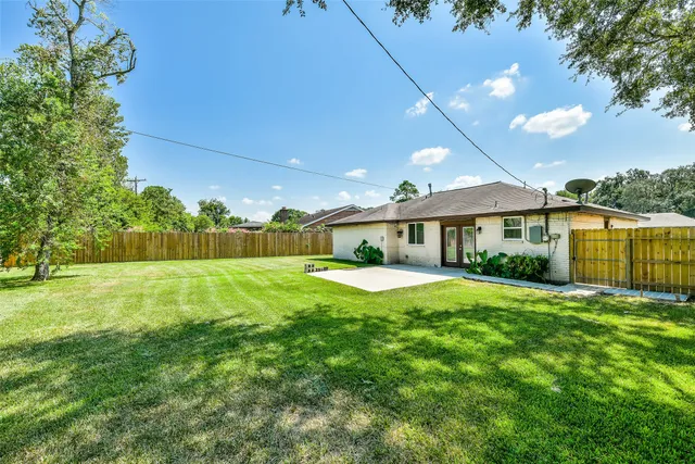 $2,000 | 515 Bellmar Lane, Friendswood, TX 77546