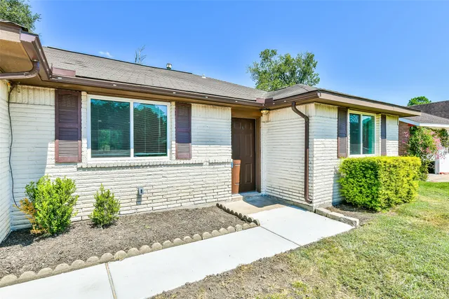 $2,000 | 515 Bellmar Lane, Friendswood, TX 77546