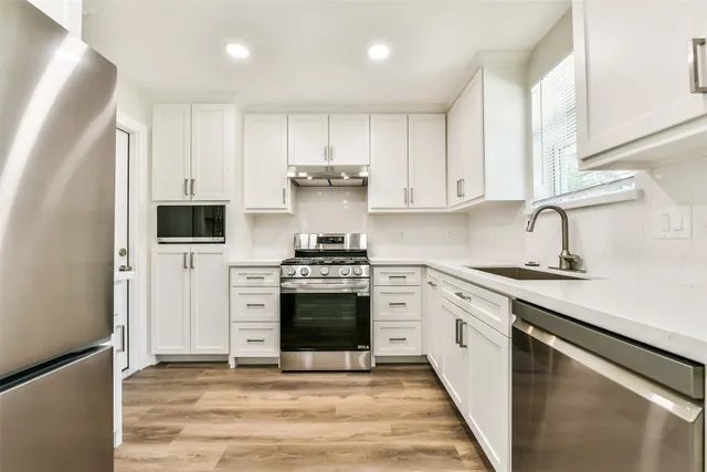 $2,000 | 515 Bellmar Lane, Friendswood, TX 77546