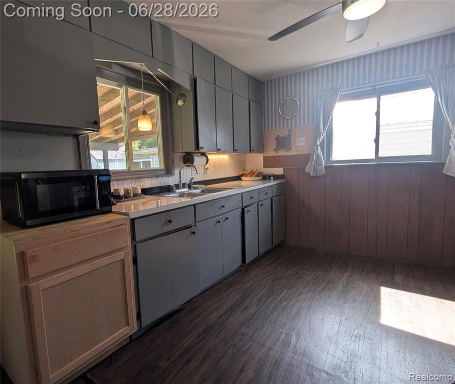4456 East Coldwater Road Flint, MI 48506 - Photo 2 of 35