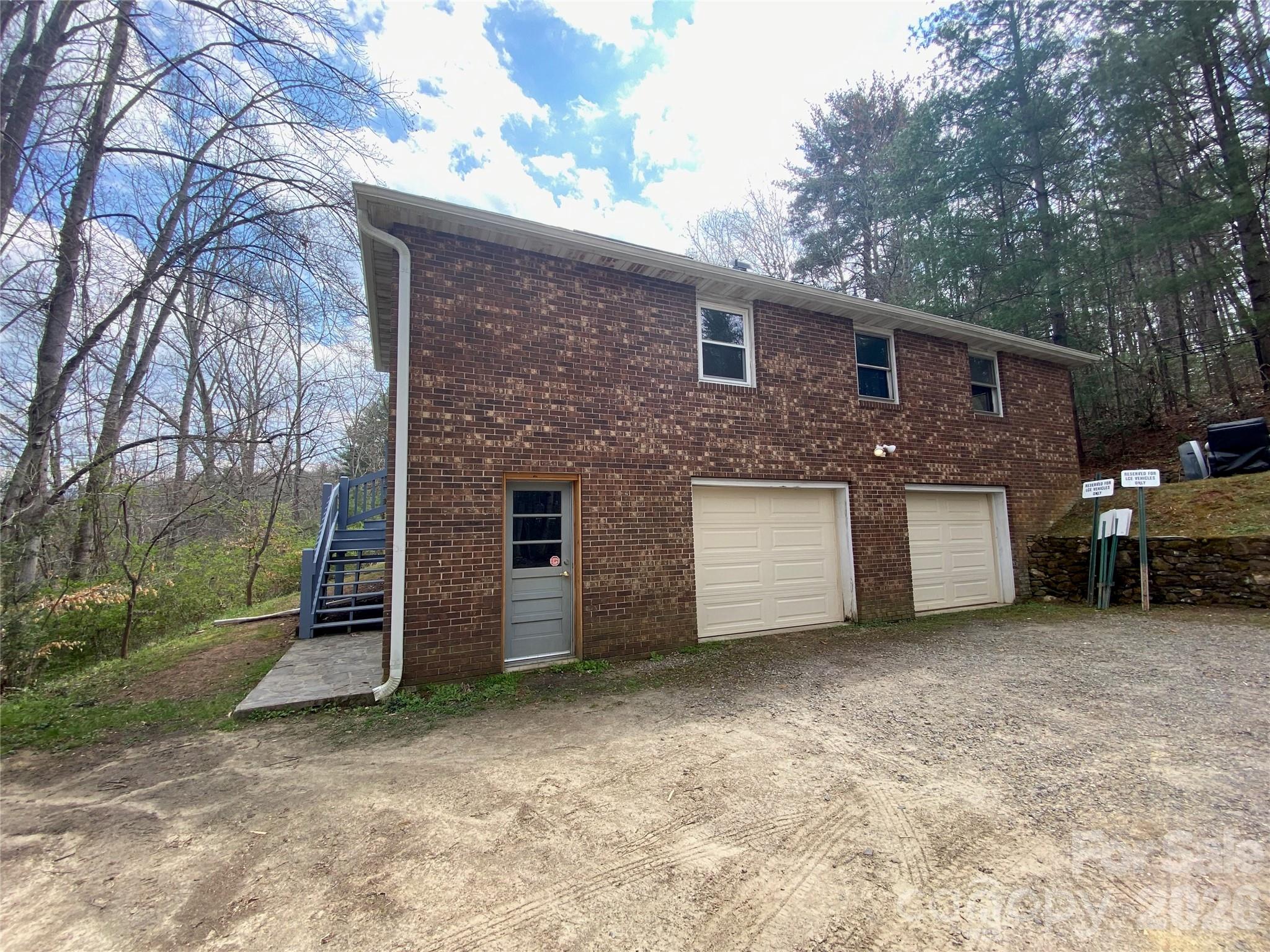 23 Old Farm School Road Asheville, NC 28805 - Photo 3 of 28