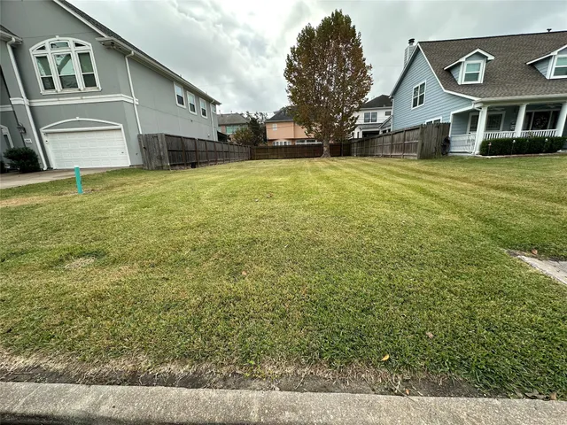 $430,000 | 4313 Vivian Street, Bellaire, TX 77401