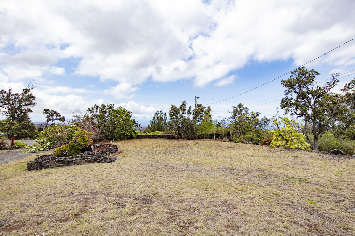 92-1663 Keaka Parkway Ocean View, HI 96704 - Photo 12 of 30 a view of outdoor space
