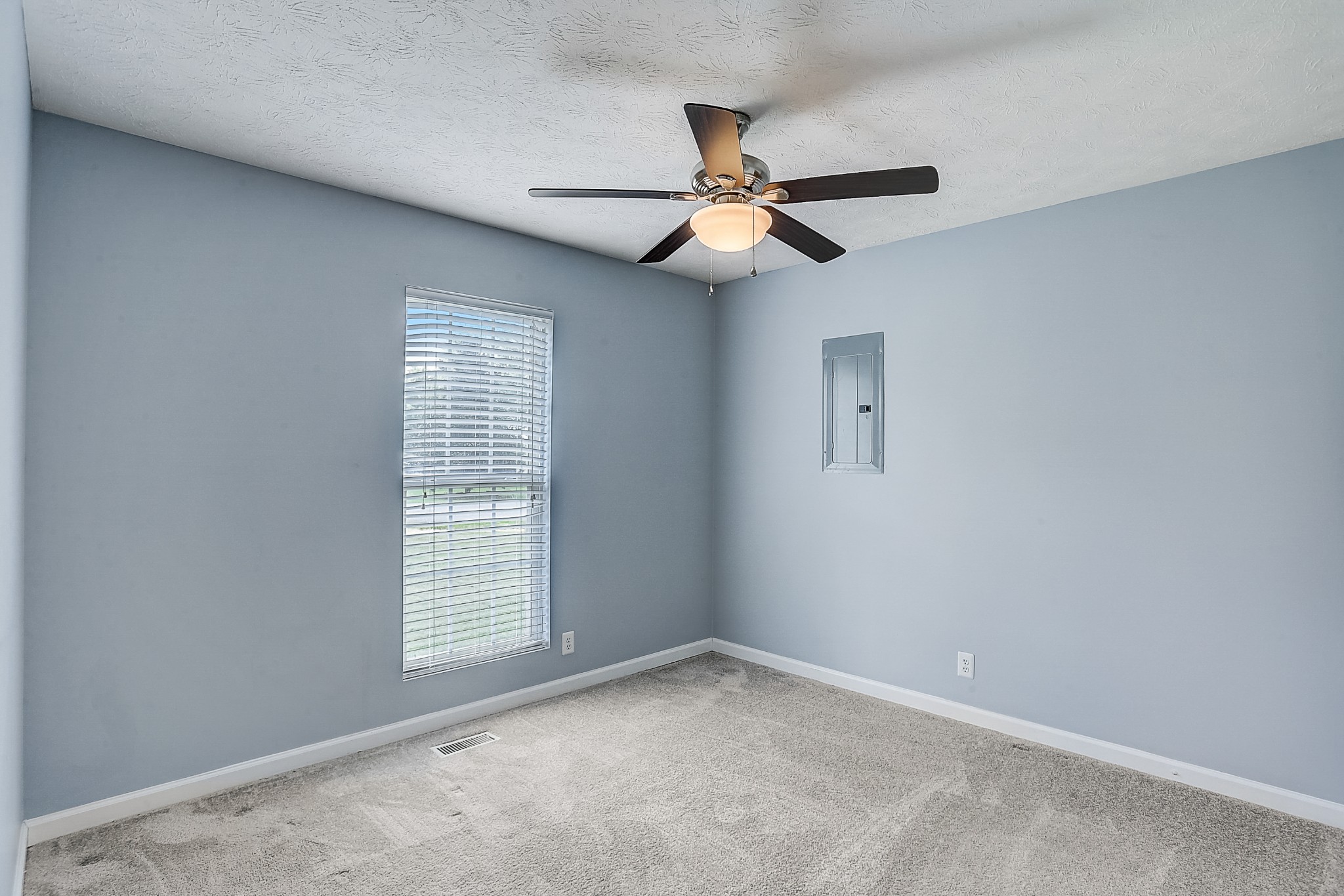 106 Vanatta Road Portland, TN 37148 - Photo 17 of 31 an empty room with windows and fan