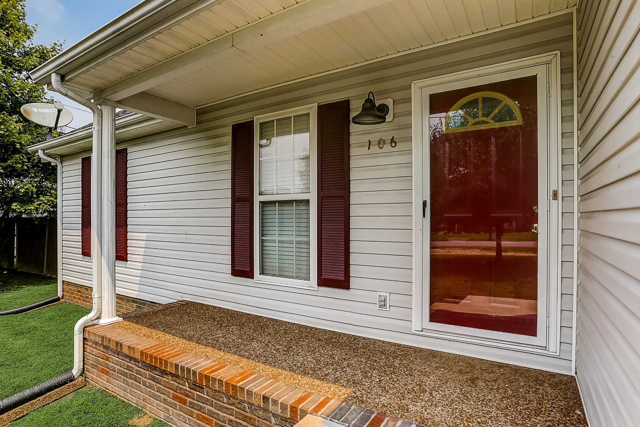 106 Vanatta Road Portland, TN 37148 - Photo 3 of 31 a front view of a house with a balcony