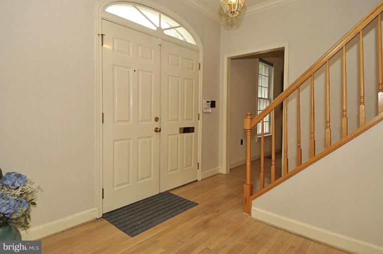 5118 Sangamore Road Bethesda, MD 20816 - Photo 3 of 29 Entrance / Foyer