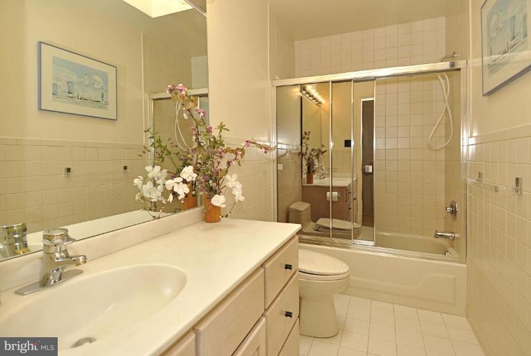 5118 Sangamore Road Bethesda, MD 20816 - Photo 22 of 29 Bath #3