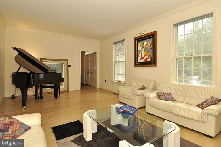 5118 Sangamore Road Bethesda, MD 20816 - Photo 4 of 29 Living Room