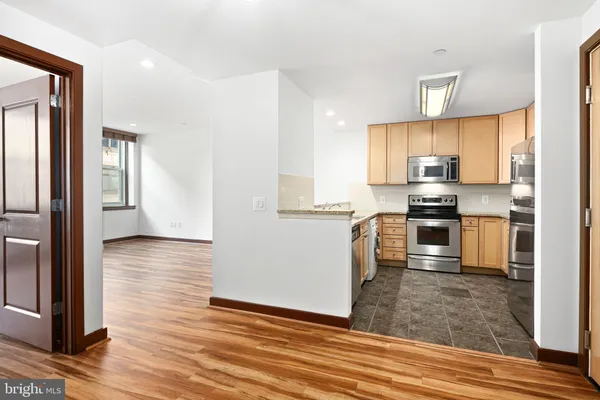 $230,000 | 111 South 15th Street, Unit 1810, Philadelphia, PA 19102