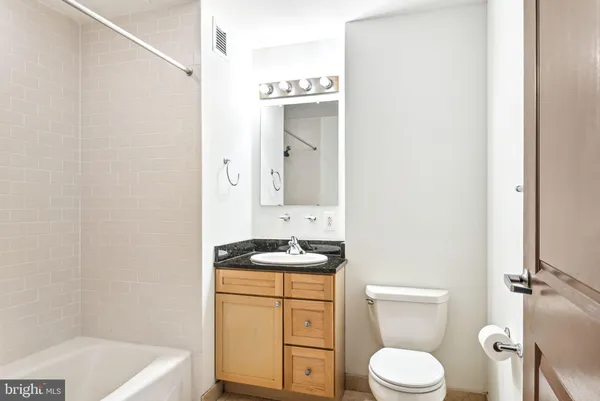 $230,000 | 111 South 15th Street, Unit 1810, Philadelphia, PA 19102