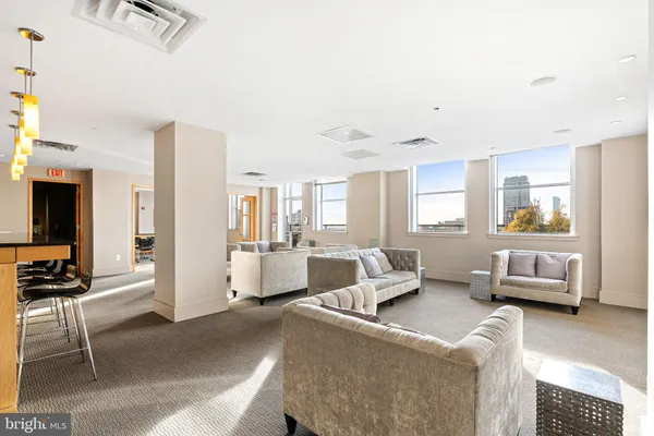 $230,000 | 111 South 15th Street, Unit 1810, Philadelphia, PA 19102