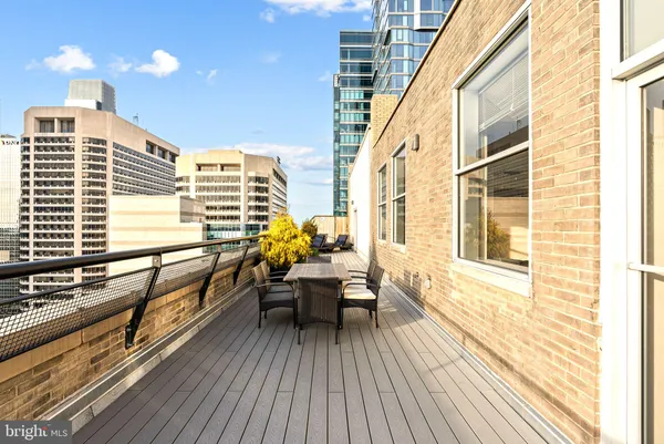 $230,000 | 111 South 15th Street, Unit 1810, Philadelphia, PA 19102