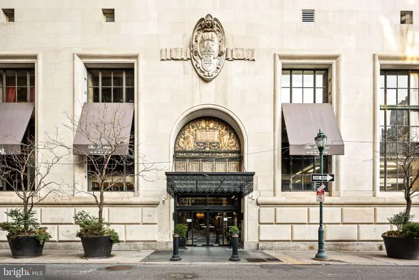 $230,000 | 111 South 15th Street, Unit 1810, Philadelphia, PA 19102