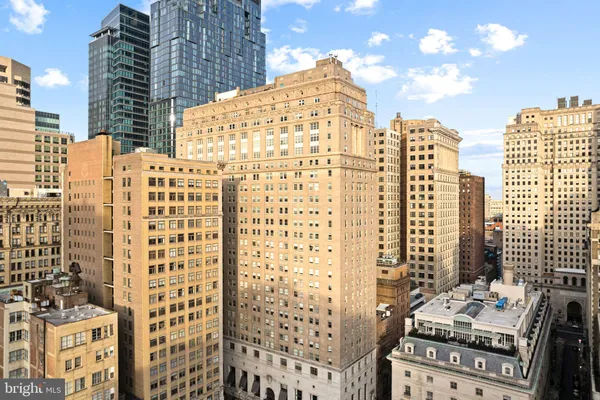 $230,000 | 111 South 15th Street, Unit 1810, Philadelphia, PA 19102