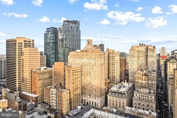 $230,000 | 111 South 15th Street, Unit 1810, Philadelphia, PA 19102