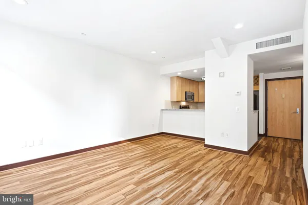 $230,000 | 111 South 15th Street, Unit 1810, Philadelphia, PA 19102