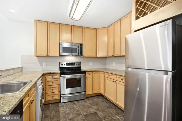 $230,000 | 111 South 15th Street, Unit 1810, Philadelphia, PA 19102