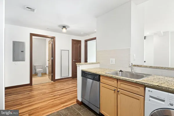 $230,000 | 111 South 15th Street, Unit 1810, Philadelphia, PA 19102