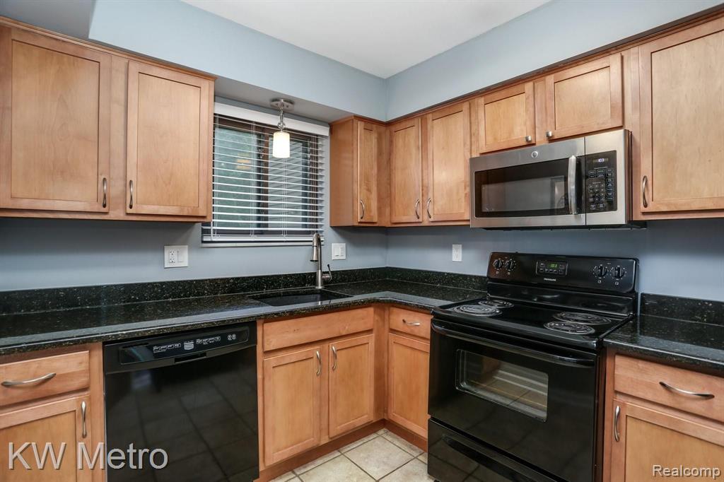 1578 Streamwood Court Rochester Hills, MI 48307 - Photo 8 of 19