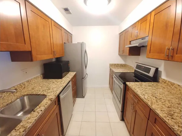 $1,600 | 1422 Stonebridge Circle, Unit M4, Wheaton, IL 60189