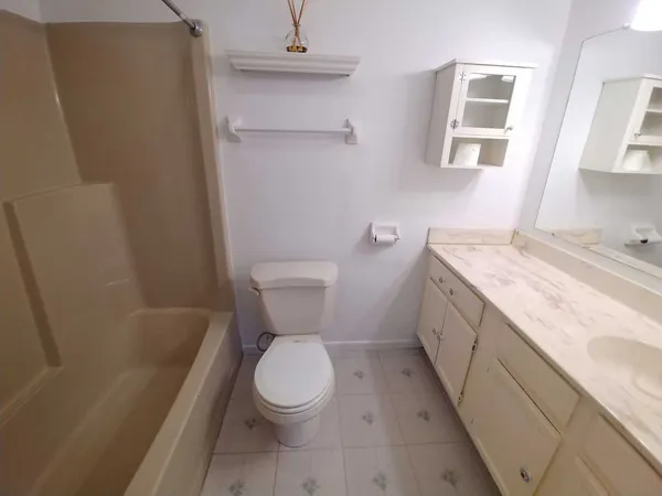 $1,600 | 1422 Stonebridge Circle, Unit M4, Wheaton, IL 60189