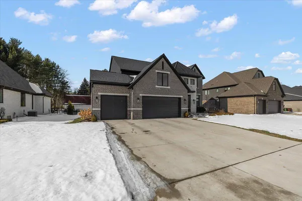 $952,999 | 52801 Royal Park Avenue, Utica, MI 48315