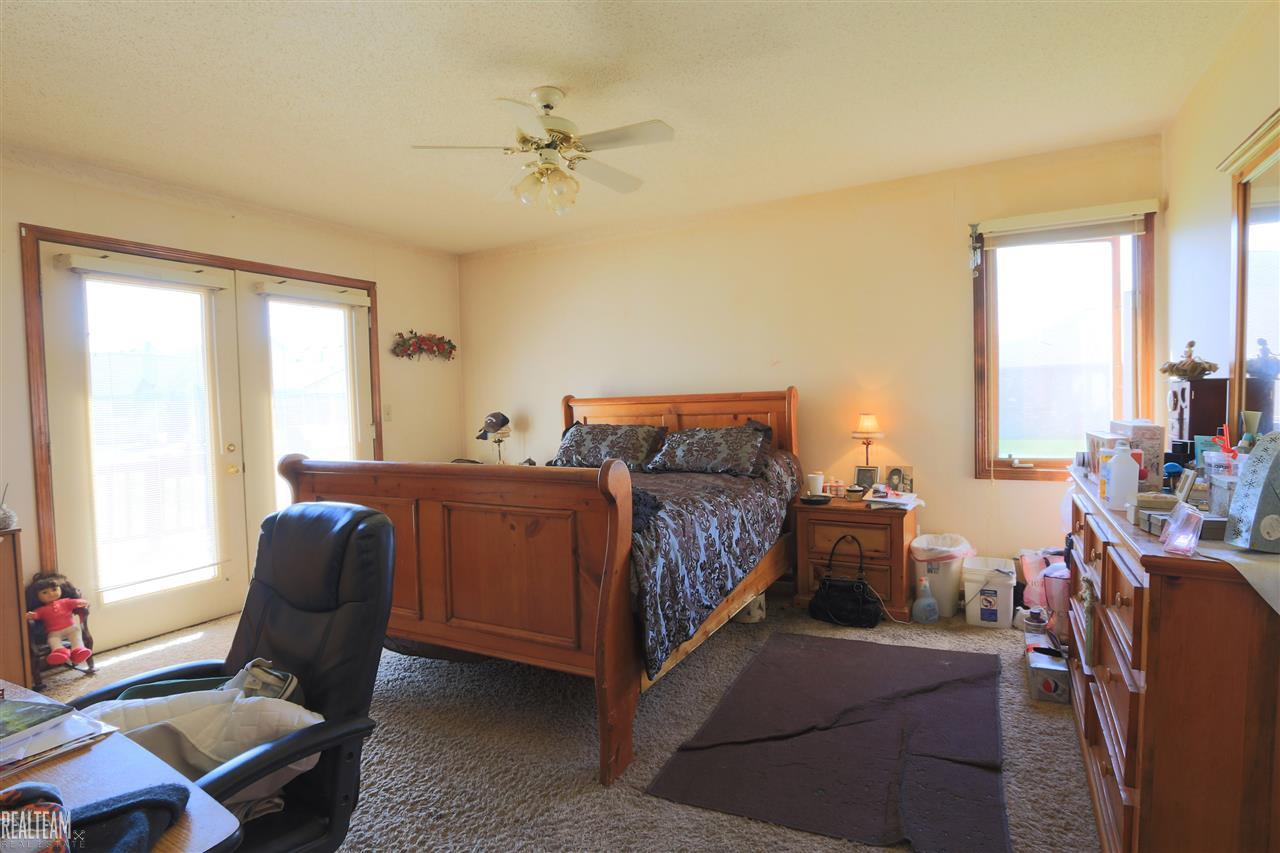 20090 Ridgeway Court Clinton Township, MI 48038 - Photo 9 of 17 31317446-8.JPG