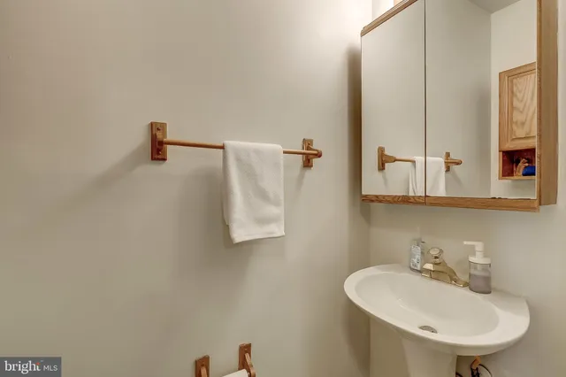 $2,150 | 14431 St Germain Drive, Centreville, VA 20121