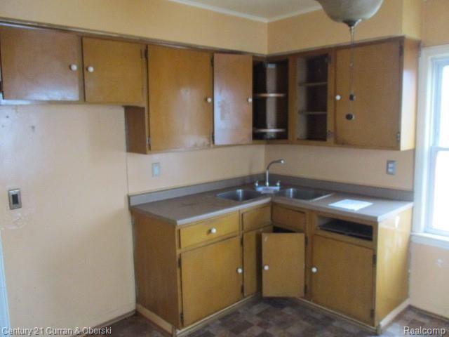 490 Frazier Street River Rouge, MI 48218 - Photo 5 of 12 IMG_0045.JPG