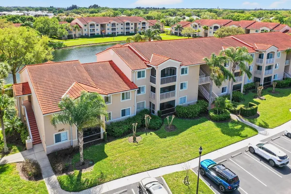 $215,000 | 1640 North 42ND Circle, Unit 305, Vero Beach, FL 32967