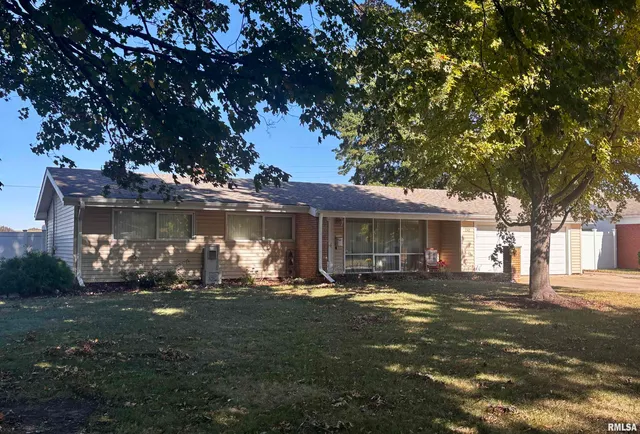 $187,500 | 241 Circle Drive, Galesburg, IL 61401