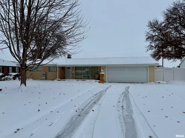$187,500 | 241 Circle Drive, Galesburg, IL 61401