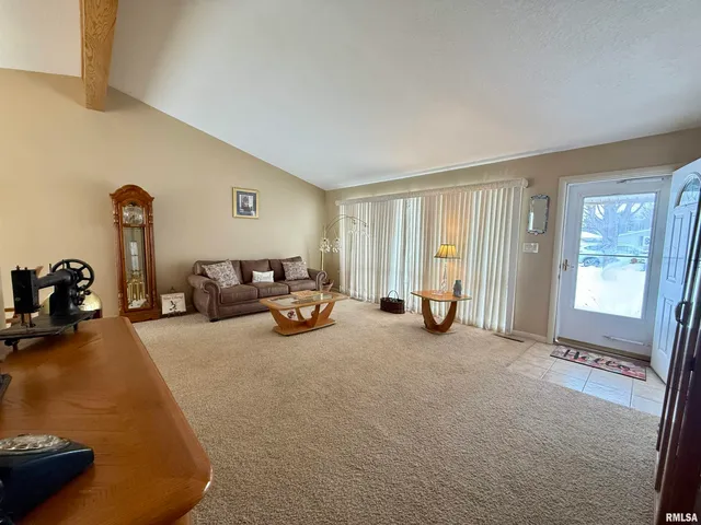 $187,500 | 241 Circle Drive, Galesburg, IL 61401