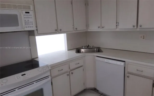 $2,000 | 1410 South Ocean Drive, Unit 703, Hollywood, FL 33019