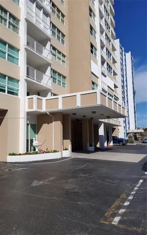 $2,000 | 1410 South Ocean Drive, Unit 703, Hollywood, FL 33019