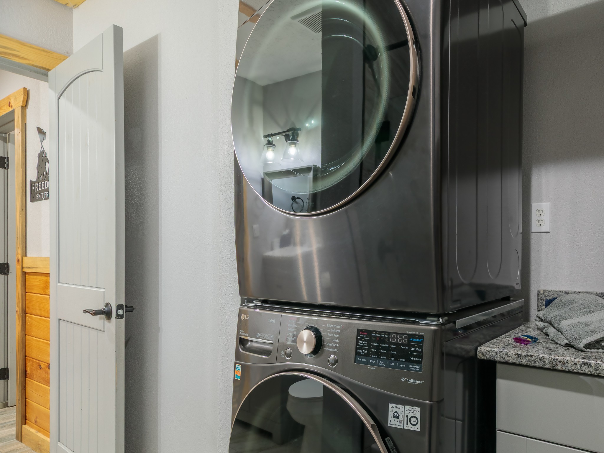 812 Starlight Lane Kodak, TN 37764 - Photo 14 of 60 a utility room with dryer and washer